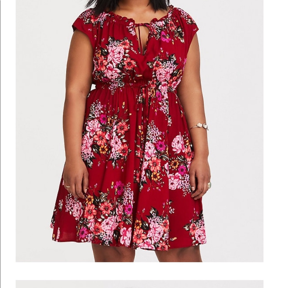 Torrid Red floral Challis dress size 00